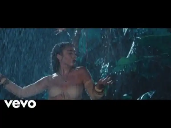 Video: Kali Uchis – Get Up